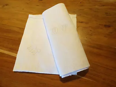 Linge ancien Lot de 2 Serviettes différentes  lin blanc damassé  avec monogramme - Photo 1/4