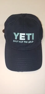 YETI BUILT FOR THE WILD HUT LEDERRIEMEN HINTEN MARINEBLAU KAPPE GESTICKTES LOGO SCHÖN - Bild 1 von 11