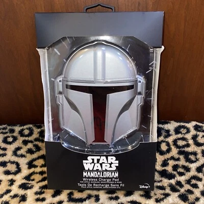 Nueva almohadilla de carga inalámbrica Star Wars The Mandalorian con visera LED azul Foto 1 de 4