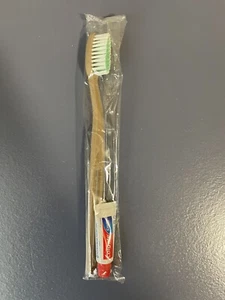 Unbranded Plastic Toothbrush and Small Toothpaste Kit SEALED - e002 - Picture 1 of 3