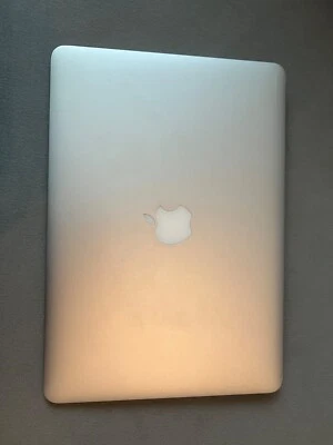 Apple MacBook Air 13 Zoll (128GB SSD, Intel Core i5 , 8GB RAM ) GUT - Bild 1 von 4