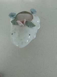 Rana blanca vintage con pequeñas flores de porcelana de hueso pequeña suculenta maceta o soporte - Imagen 1 de 2