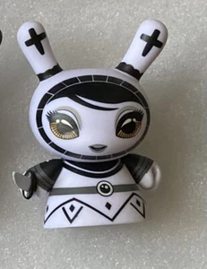 Kidrobot Dunny 3" 2016 Shah Mat Otto Bjornik Pawn White Chess Art Figure - Picture 1 of 1