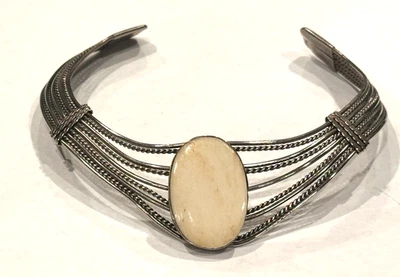 COLLAR GARGANTILLA CUERDA METAL PLATA CAPAS CUELLO PUÑO OVALADO CREMA PIEDRA SIN CORDONES SW Foto 1 de 4