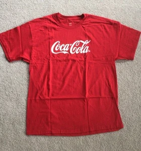 Hanes Coca-Cola Logo Grafica T Shirt Uomo Taglia L Rosso Pesante NUOVO - Foto 1 di 5