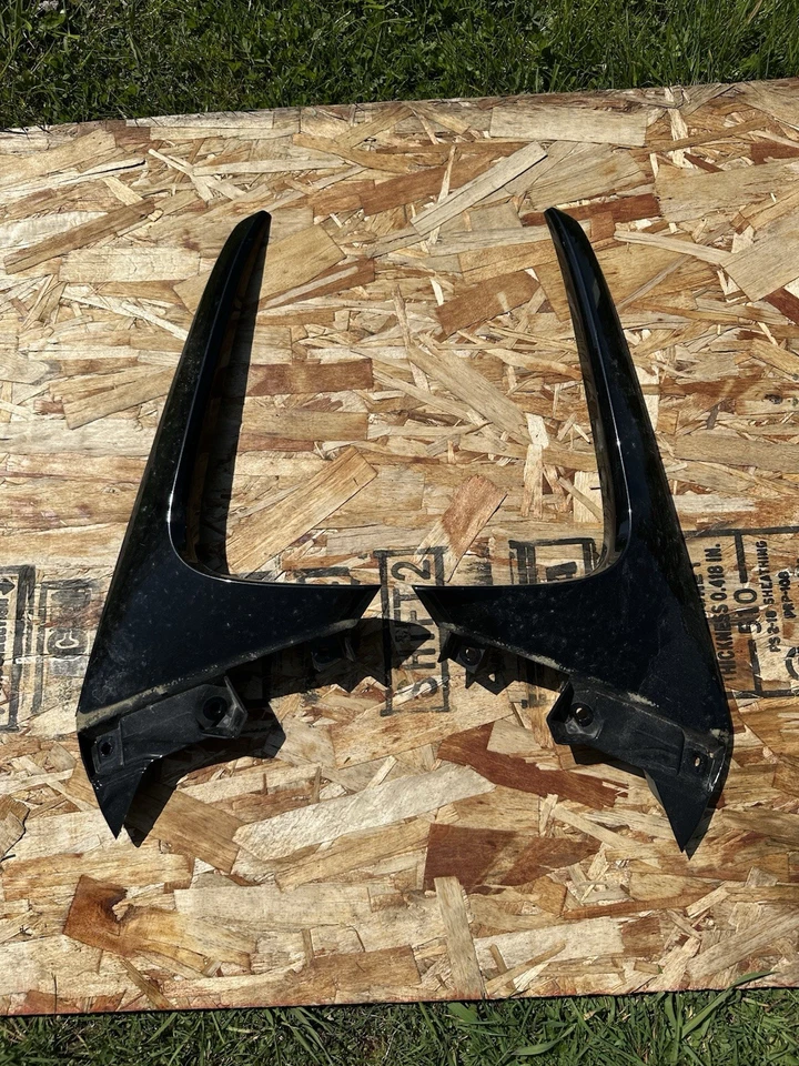 Tapicería de alerón Lexus NX300h 2018-2021 Foto 1 de 1