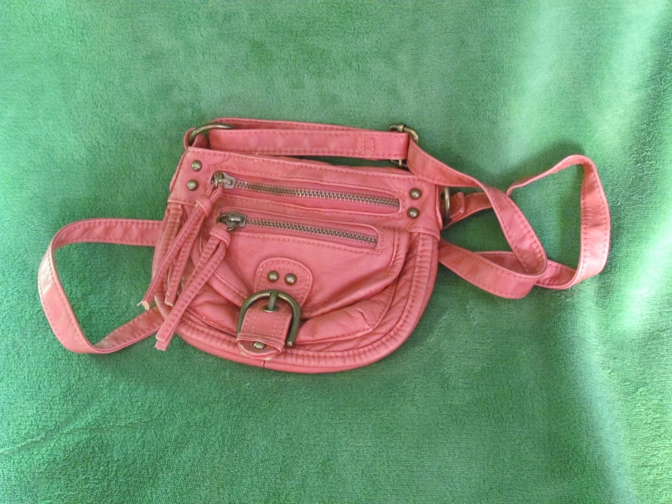 Mini bolso bandolera rosa pequeño estado está suavemente usado sin manchas sin rasgaduras Foto 1 de 4