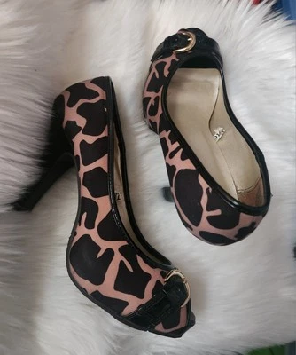 Peeptoe 10 estampado jirafa Mossimo con caja Foto 1 de 4