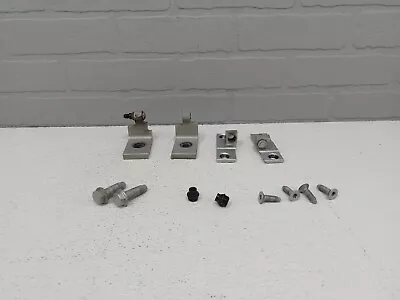 BMW 528i 2004-2010 Juego de bisagras de puerta delantera izquierda del lado del conductor superior e inferior OEM  Foto 1 de 4