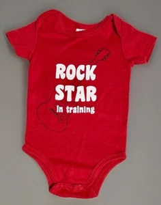 Premier International Unisex Baby roter Body Größe 6-9 Monate.(A.92) - Bild 1 von 4