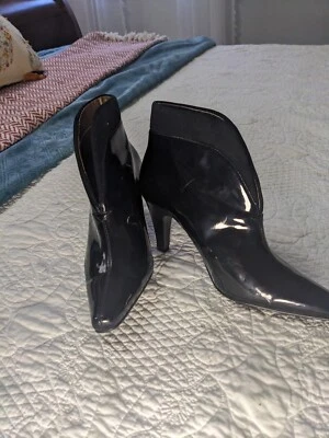 BELLINI Black Ankle Boots Size 6M Bootie Heels Pointy Patent Leather Suede Trim - Image 1 of 4