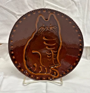 1988 Foltz Lancaster County Redware Pottery 9" Cat Plate Signed - Picture 1 of 7