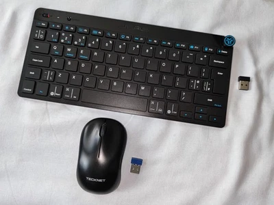 JLAB GO KEYBOARD WIRELESS MULTI-DEVICE BLUETOOTH & TECKNET EWM01233 MOUSE - Image 1 of 4