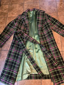 Vintage schwarzer schwerer Mantel mit neongrünen/rosa Streifen groß mit grüner Seide... - Bild 1 von 4