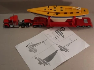 Siku 4014 Peterbilt Schwertransporter mit Segelboot und Kopie der Anleitung - Bild 1 von 22