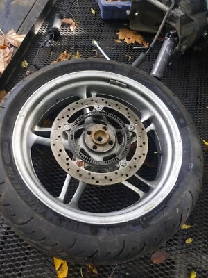 Llanta con neumático Michelin MALO BMW R1150RT 2004 algunos arañazos en la llanta ver DES Foto 1 de 4