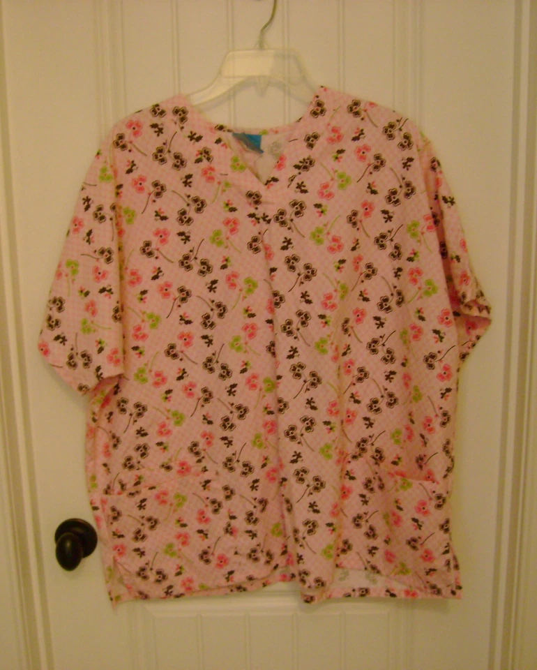 HQ High Quality Womens XL Scrub Top Short Sleeve Pockets PINK Flowers V Neck - Image 1 of 4