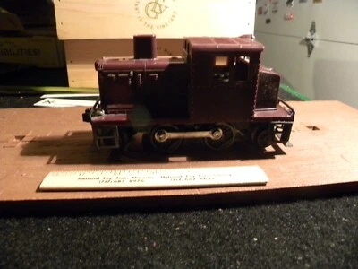 Lionel NO GRAPHICS or NUMBER little switcher loco - PRR? - runs F/N/R -fast ship - Image 1 of 4