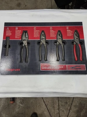 Alicates gigantes rojos a presión 47ACF hombre cueva coleccionables Foto 1 de 4