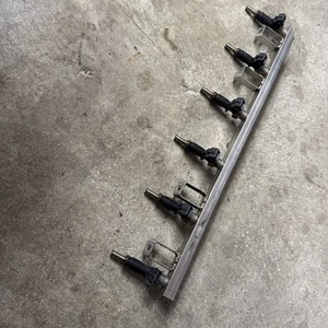 2006 BMW 330i Fuel Rail With Injectors N52 - Picture 1 of 6