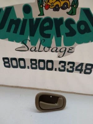 Manija de puerta de pasajero montaje exterior puerta trasera se adapta a 98-02 COROLLA 229380 Foto 1 de 4