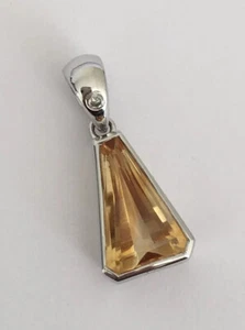 P-4406 Neu 14k Massiv Weißgold mit G Dreieck Gelb Citrin Diamant Anhänger - Bild 1 von 6