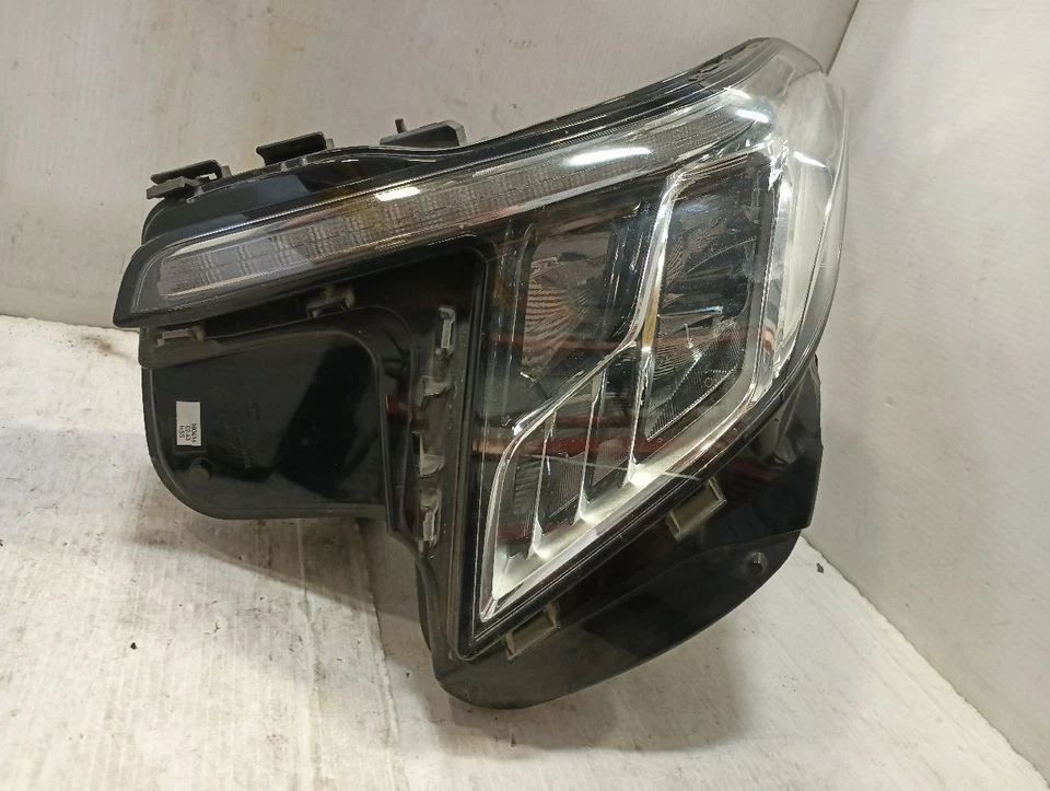 Passenger Right Front Headlight w/Intellibeam TQ5 from 2016 Cadillac CT6 (92693 - Image 1 of 4