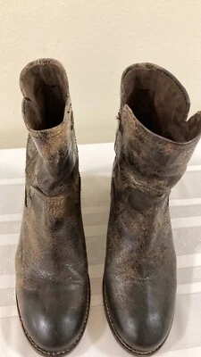 DiBa Women's True Distressed Looking Boot W/2" Block Heel 8 M  EXC - Image 1 of 4