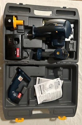 RYOBI Juego de 5 Piezas 14.4V Taladro Inalámbrico Sierra Linterna Batería y Cargador con Estuche Foto 1 de 4