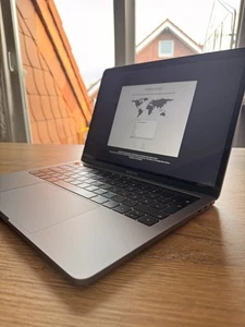 Apple MacBook Pro 13,3" Touch Bar Intel Core I5 4x2,3 GHz 8GB 256GB SSD - Photo 1/11