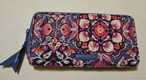 Vera Bradley Akkordeon Geldbörse, Lila Rosa Mehrfarbig, Magenta Medaillon Neu ohne Etikett - Bild 1 von 4