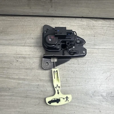 Actuador de bloqueo de pestillo de tapa de maletero trasero Maserati Ghibli 2017-2020 con mango 675000646 Foto 1 de 4