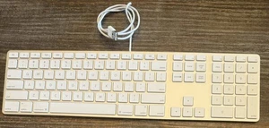Apple A1243 Aluminum Wired Keyboard MB110LL/A🚀Full Size, Slim, Mac, Genuine OEM - Picture 1 of 2