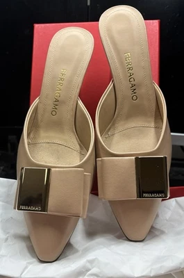 Ferragamo Sandálias Femininas Lycia Couro de Cordeiro em Dobra Tamanho 8M, NOVO na Caixa - Imagem 1 de 4