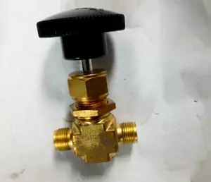 SWAGELOK B-1RS6 BRASS INTEGRAL BONNET NEEDLE VALVE (IN17S2) - Picture 1 of 4