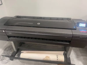 HP DesignJet Z9+ Dual Roll 44" PostScript Printer with Vertical Trimmer - Picture 1 of 9