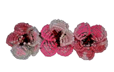 PINZA DE PELO FRANCESA CON CUENTAS A MANO 3 PENSAMIENTOS TONOS DE ROSA 4.5" X 1.5" Foto 1 de 2