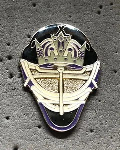 Los Angeles Kings Goalie Mask NHL Hockey Pin - Imagen 1 de 1