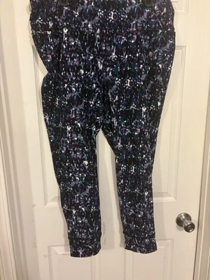 Leggings capri tiro alto Lane Bryant Livi 7/8 largo estampado abstracto 22/24 Foto 1 de 4