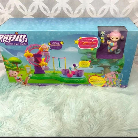 Fingerlings Ferris Wheel Playset Mandy & Unicorn Cover