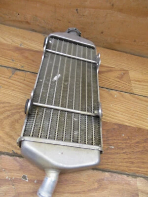 KTM 525 SX 2004 KTM 525 SX 2004 RADIADOR CON TAPA DE LLENADO Foto 1 de 4