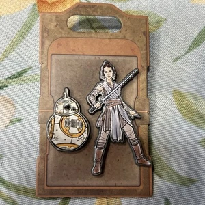 Disney Parks Star Wars Galaxy’s Edge Rey Lightsaber BB-8 Droid Trading Pin N8 - Picture 1 of 2
