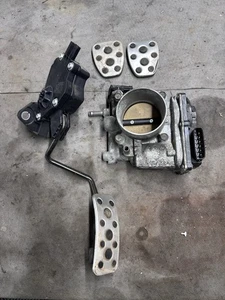 16112AA170 SUBARU IMPREZA HAWKEYE WRX STI FORESTER 05-07 GASPEDAL & GEHÄUSE - Bild 1 von 5