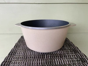 Pentola Stock Vintage KF Kitchen Fair Beige 12 Pollici Alluminio Difetti Forno Olandese Senza Coperchio - Foto 1 di 24