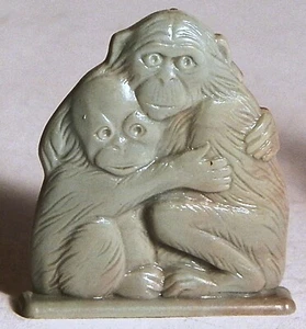 VTG 1950 CRACKER JACK STAND-UP MONKEY & BABY HUGGING CUTE! - Picture 1 of 3