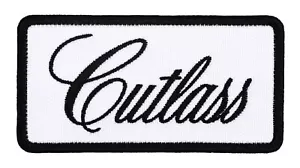 Borsa per cappello Oldsmobile Cutlass Script Ricamata Toppa Bianco/Nero Ferro su Cucita - Foto 1 di 2