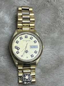 Wittnauer goldfarbene Tag Datum Uhr Quarz Kristall Markierungen Teile Reparatur - Bild 1 von 7
