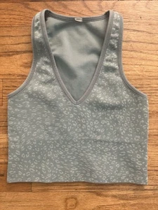 Camiseta sin mangas ATHLETA Aurora sin costuras acanalada corta cuello en V talla XXS estampado verde salvia - Imagen 1 de 3