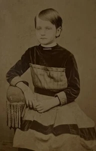 ANTIQUE 1800s GLAMOUR SHOT PORTRAIT SERIOUS YOUNG GIRL SISTER PHOTO Photograph - Picture 1 of 6
