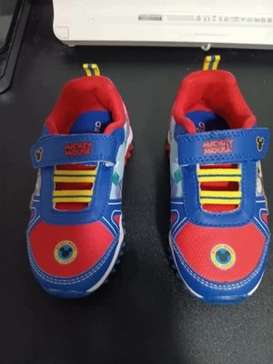 TÊNIS UNISSEX DISNEY MICKEY MOUSE THEY LIGHT UP TAMANHO 9 NOVO - Imagem 1 de 4